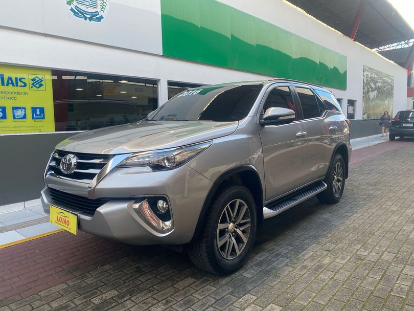 Toyota Hilux SW4 SRX 4x4 2.8 TDI 16V Dies. Aut.