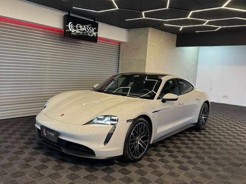 Porsche Taycan (Elétrico)