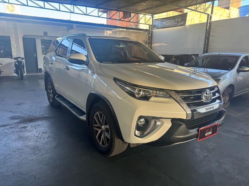 Toyota Hilux SW4 SRX 4x4 2.8 TDI 16V Dies. Aut.