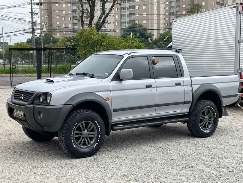 Mitsubishi L200 OUTDOOR HPE 2.5 4x4 CD T.Dies. Mec.