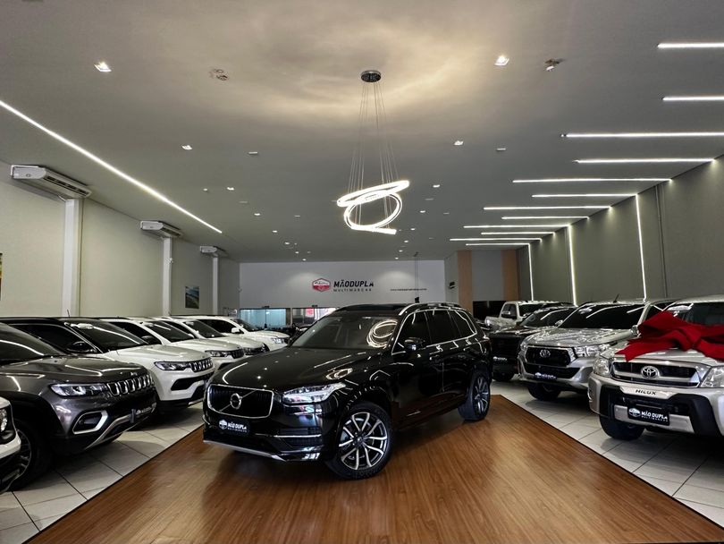 Volvo XC 90 D-5 MOMENTUM 2.0 235cv Diesel 5p