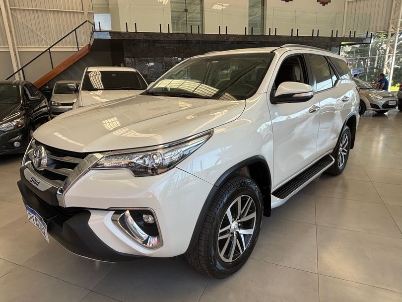 Toyota Hilux SW4 SRX 4x4 2.8 TDI 16V Dies. Aut.