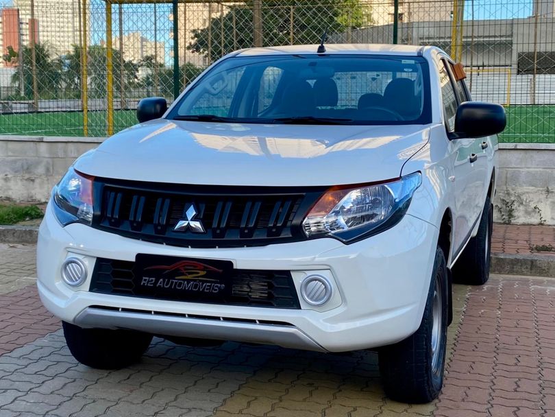 Mitsubishi L200 Tri. Outd. GLX 2.4 CD 4x4 Die. Mec.
