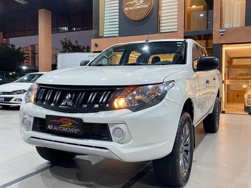 Mitsubishi L200 Tri. Outd. GLX 2.4 CD 4x4 Die. Mec.