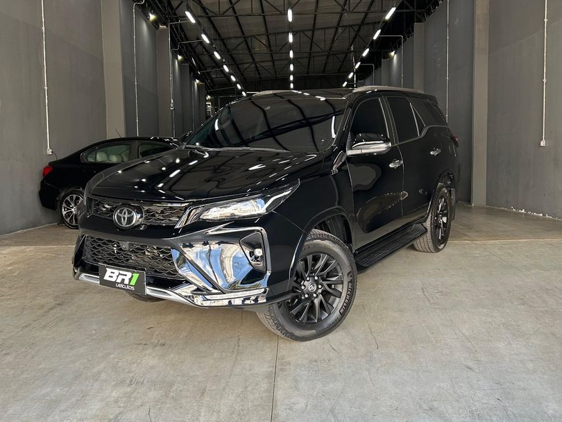Toyota Hilux SW4 SRX 4x4 2.8 TDI 16V Dies. Aut.