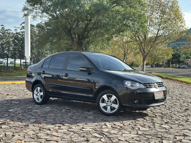 VolksWagen Polo Sedan 1.6 Mi Total Flex 8V 4p