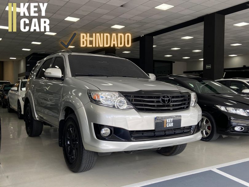 Toyota Hilux SW4 SR 4x2 2.7/ 2.7 Flex 16V Aut.
