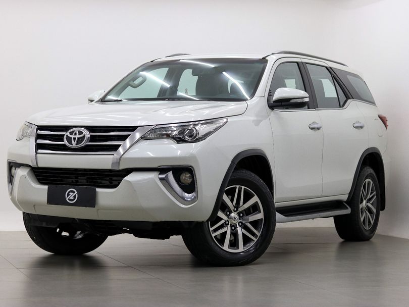 Toyota Hilux SW4 SRX 4x4 2.8 TDI 16V Dies. Aut.