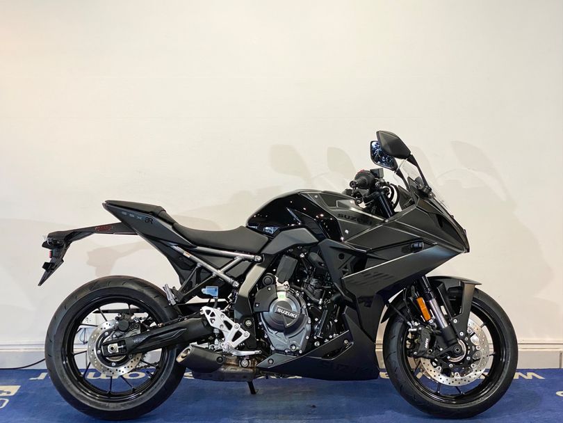 SUZUKI GSX-8R