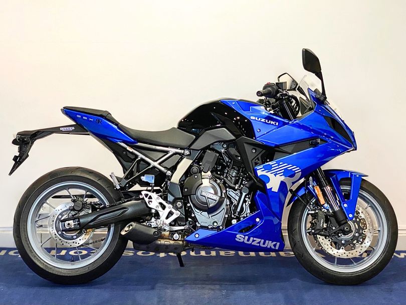 SUZUKI GSX-8R