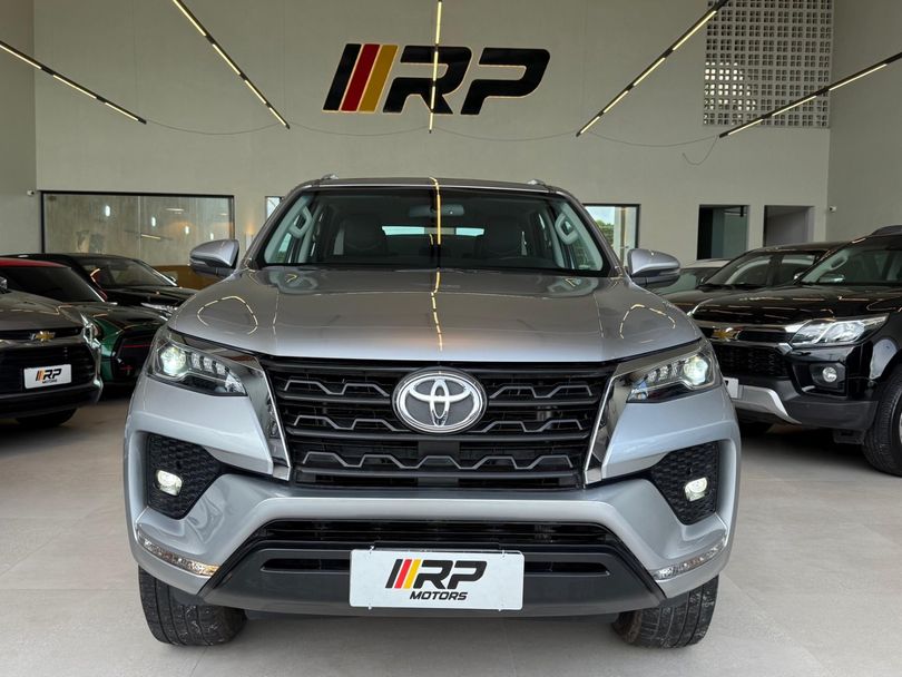 Toyota Hilux SW4 SRV 4x2 2.7 Flex 16V Aut.
