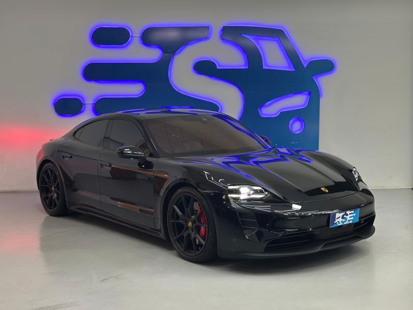 Porsche Taycan GTS (Elétrico) 