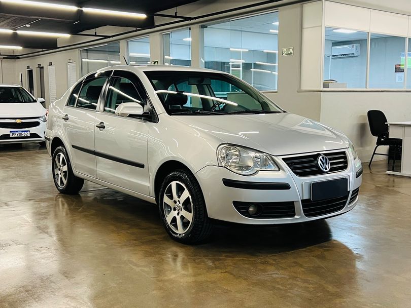 VolksWagen Polo Sedan 1.6 Mi Total Flex 8V 4p