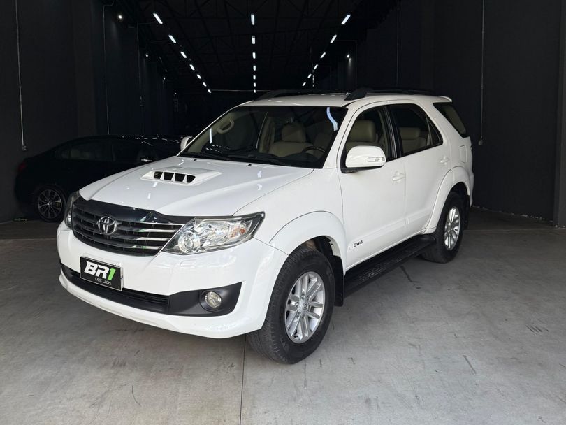 Toyota Hilux SW4 SRV D4-D 4x4 3.0 TDI Dies. Aut