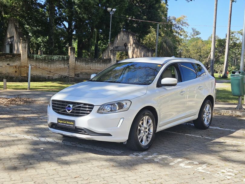 Volvo XC 60 T-5 MOMENTUM 2.0 245cv FWD 5p