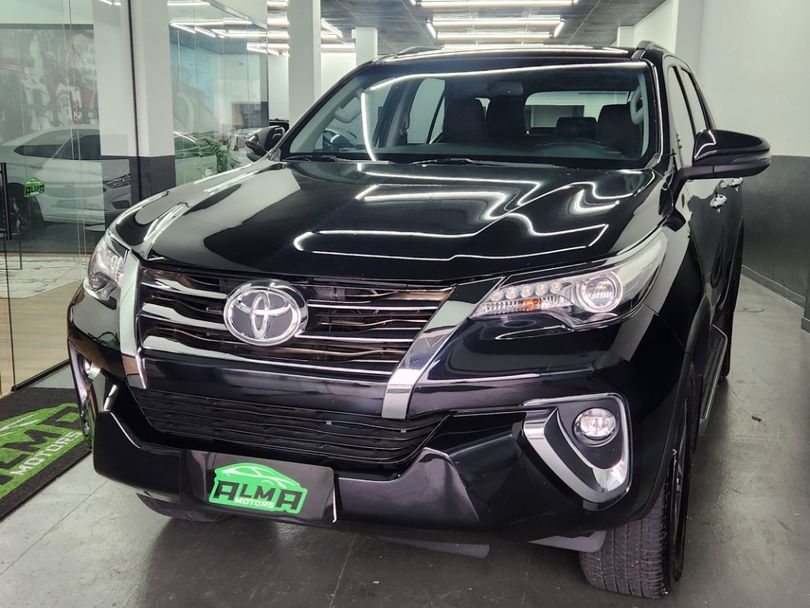 Toyota Hilux SW4 SRX 4x4 2.8 TDI 16V Dies. Aut.