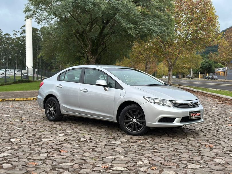 Honda Civic Sedan LXS 1.8/1.8 Flex 16V Aut. 4p