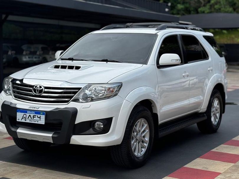 Toyota Hilux SW4 SRV D4-D 4x4 3.0 TDI Dies. Aut