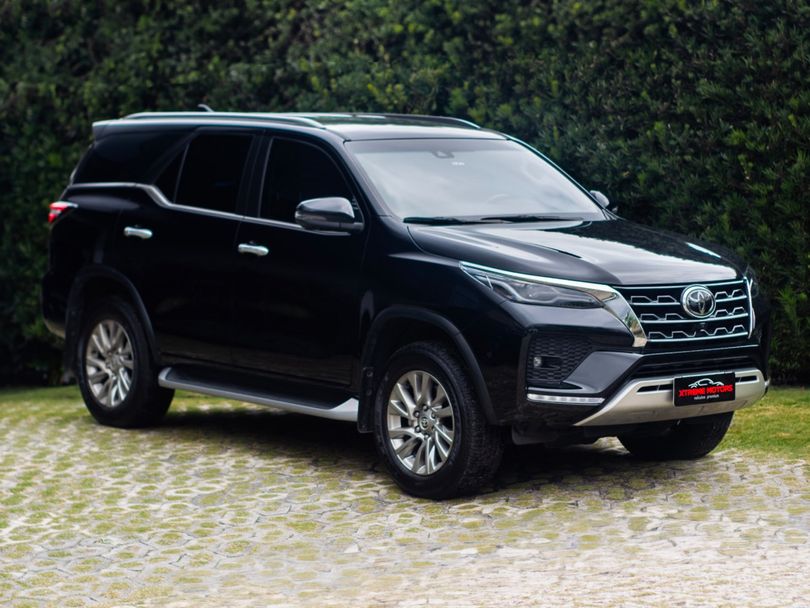 Toyota Hilux SW4 SRX 4x4 2.8 TDI 16V Dies. Aut.