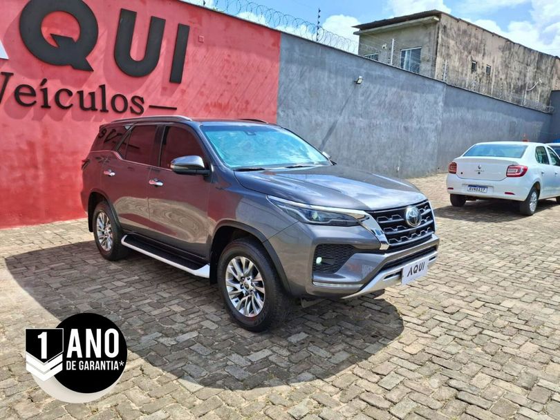 Toyota Hilux SW4 SRX 4x4 2.8 TDI 16V Dies. Aut.