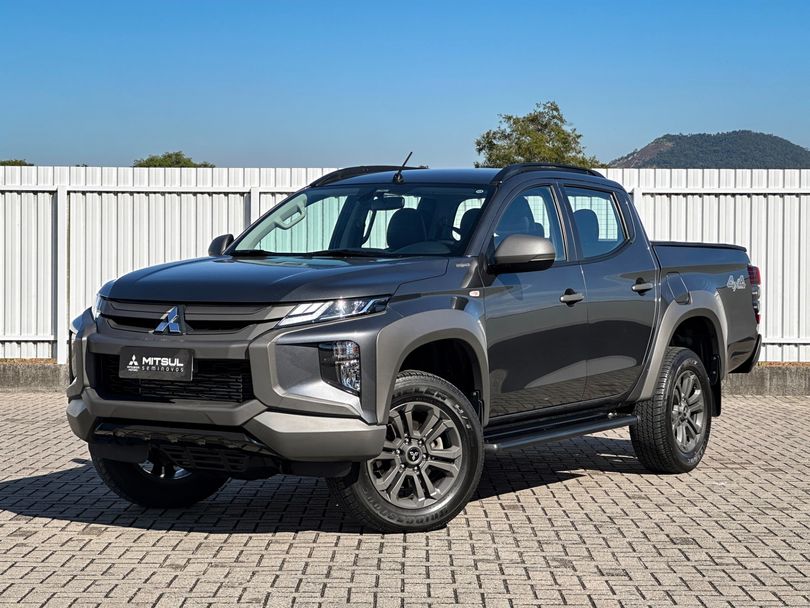 Mitsubishi L200 Tri. S. Outd. Plus 2.4 4x4 Die. Aut