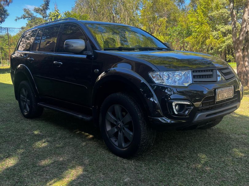 Mitsubishi Pajero HPE 3.2 4x4 T.I. Dies. 5p Aut.