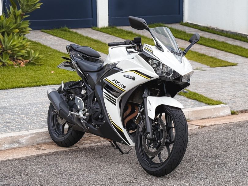 YAMAHA YZF R-3 321/ABS