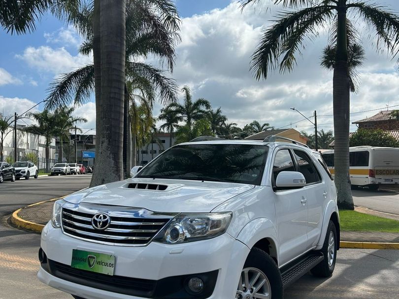 Toyota Hilux SW4 SRV D4-D 4x4 3.0 TDI Dies. Aut