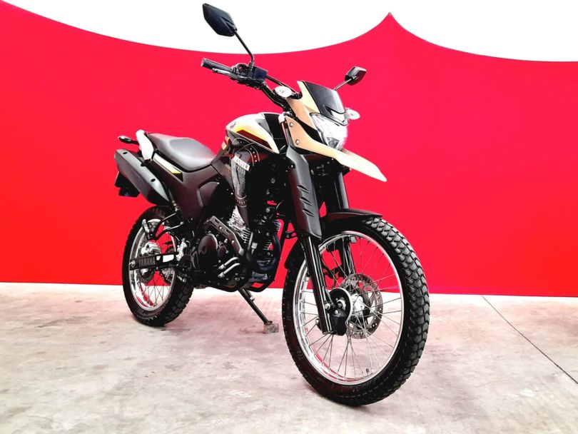 YAMAHA 250 LANDER