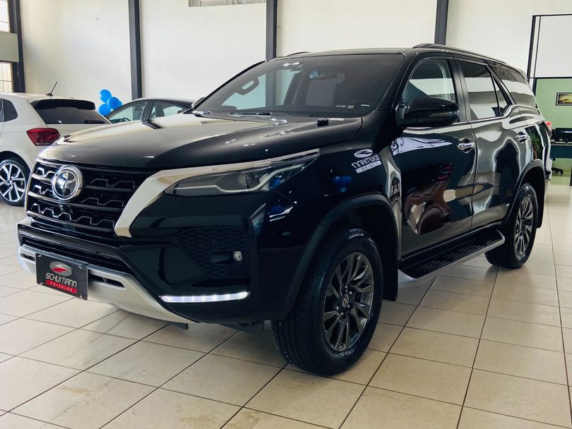 Toyota Hilux SW4 SRX 4x4 2.8 TDI 16V Dies. Aut.