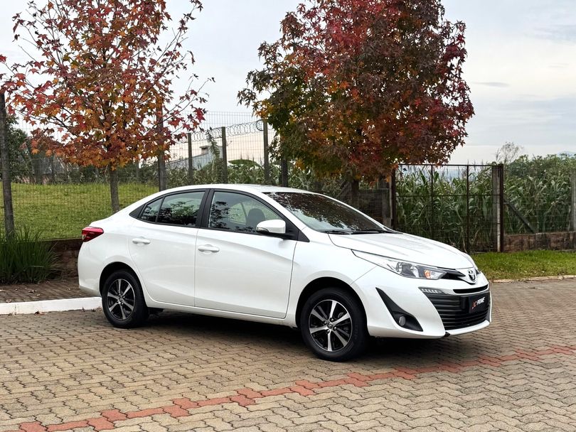 Toyota YARIS XLS Connect Sed. 1.5 Flex 16V Aut.