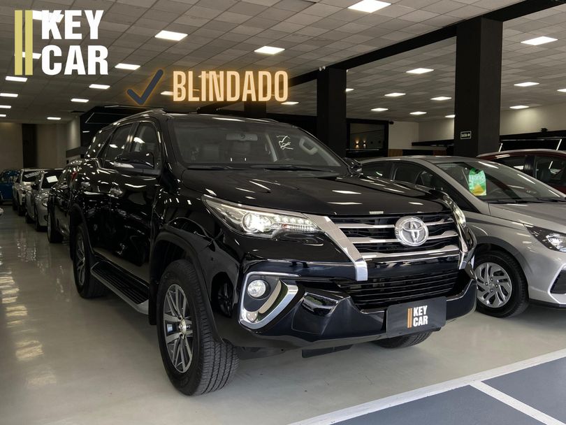 Toyota Hilux SW4 SRX 4x4 2.8 TDI 16V Dies. Aut.