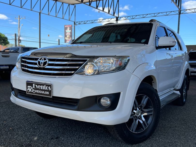 Toyota Hilux SW4 SR 4x2 2.7/2.7 Flex 16V Mec.