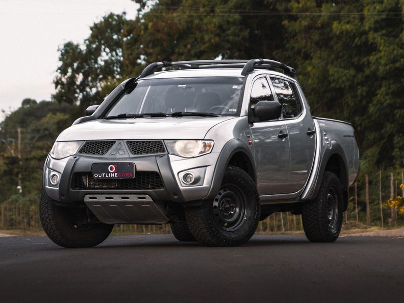 Mitsubishi L200 Triton Savana 3.2 CD TBI Dies. Mec.