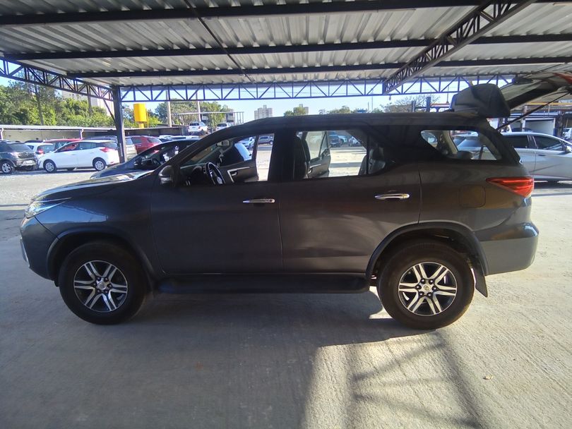Toyota Hilux SW4 SRV 4x2 2.7 Flex 16V Aut.