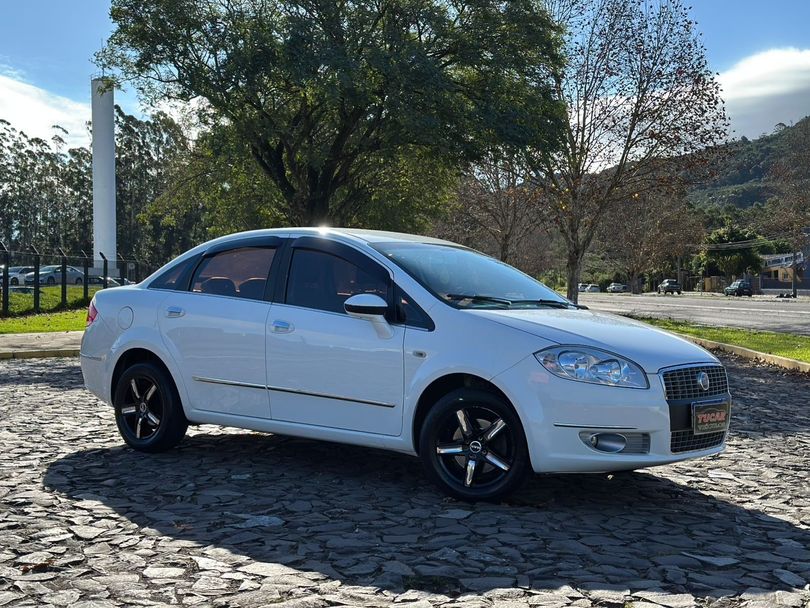 Fiat LINEA ESSENCE 1.8 Flex 16V 4p