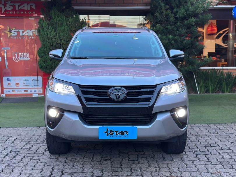 Toyota Hilux SW4 SR 4x2 2.7/ 2.7 Flex 16V Aut.