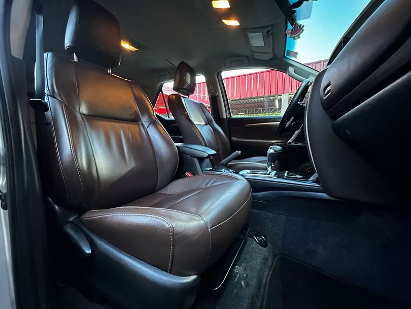 Toyota Hilux SW4 SR 4x2 2.7/ 2.7 Flex 16V Aut.