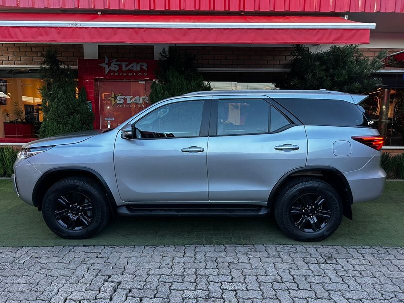 Toyota Hilux SW4 SR 4x2 2.7/ 2.7 Flex 16V Aut.