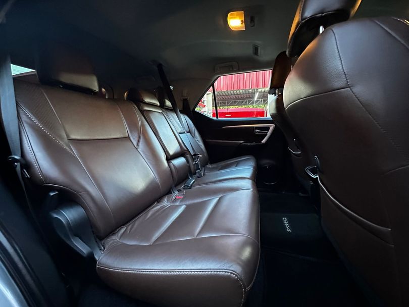 Toyota Hilux SW4 SR 4x2 2.7/ 2.7 Flex 16V Aut.