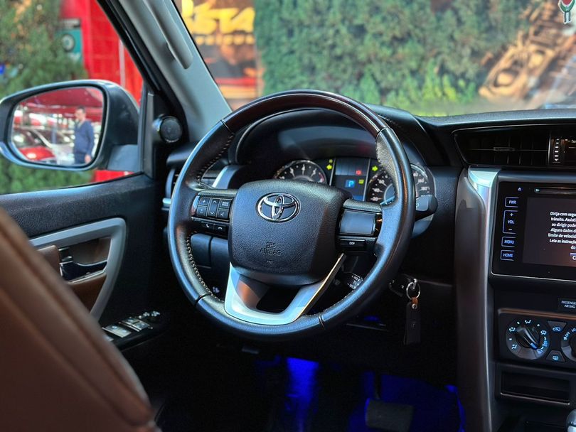 Toyota Hilux SW4 SR 4x2 2.7/ 2.7 Flex 16V Aut.