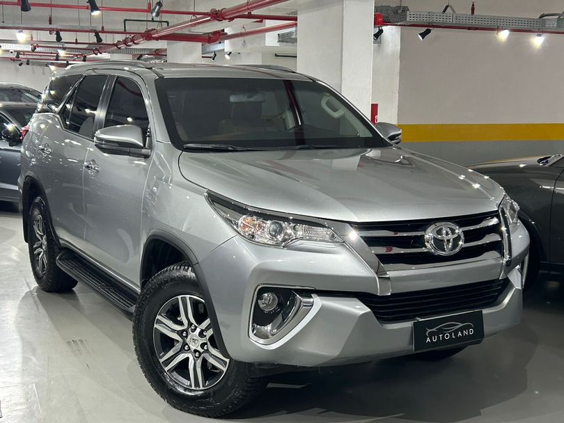 Toyota Hilux SW4 SRV 4x2 2.7 Flex 16V Aut.