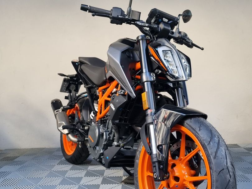 KTM DUKE 390