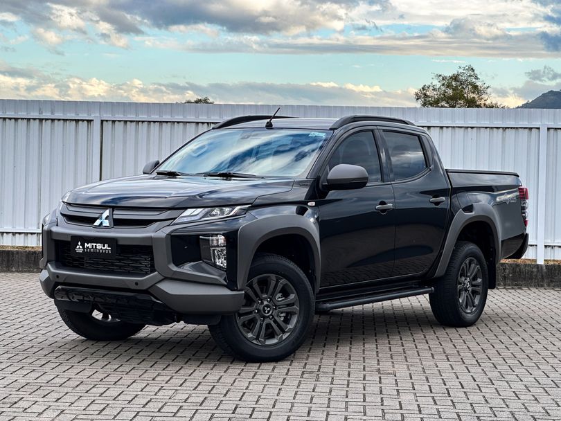 Mitsubishi L200 Tri. S. Outd. Plus 2.4 4x4 Die. Aut