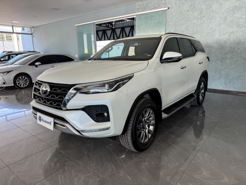 Toyota Hilux SW4 SRX 4x4 2.8 TDI 16V Dies. Aut.