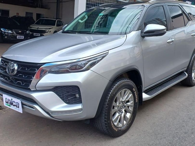 Toyota Hilux CD 2.8 TDI GR-S 4WD (Aut)
