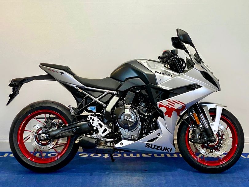 SUZUKI GSX-8R