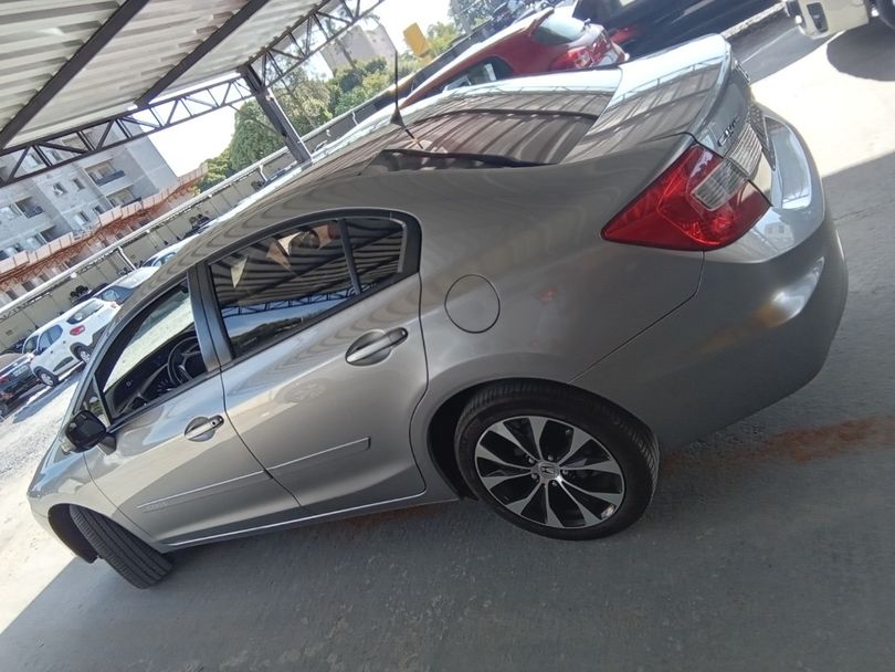 Honda Civic Sedan LXR 2.0 Flexone 16V Aut. 4p