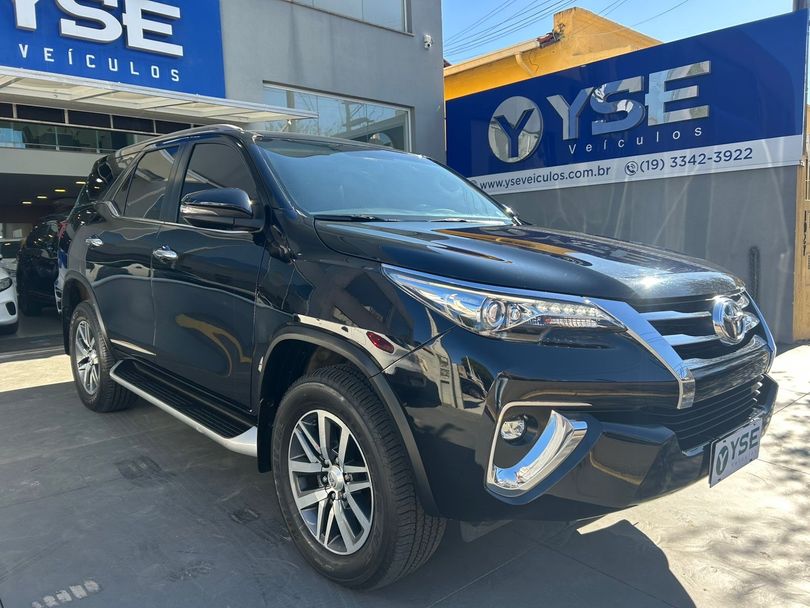 Toyota Hilux SW4 SRX 4x4 2.8 TDI 16V Dies. Aut.