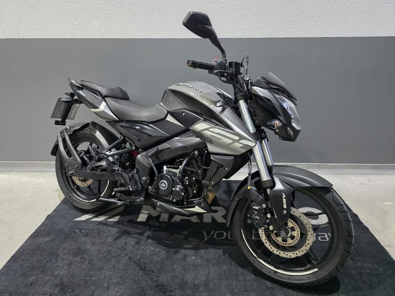BAJAJ DOMINAR 160